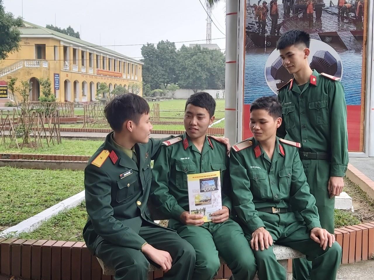 Binh nhất Sùng Mí Lử không tham của rơi